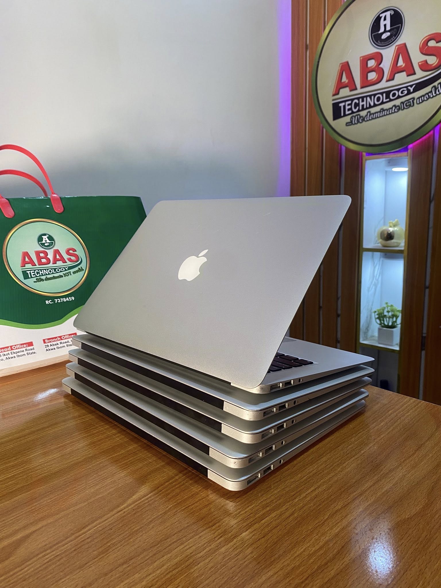 MacBook Air 2015 Prices / Specification in Nigeria