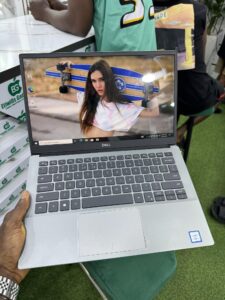 Dell Latitude 3301