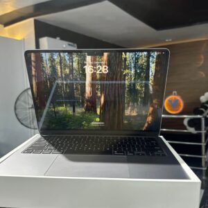 Apple MacBook Air M3 (2024)