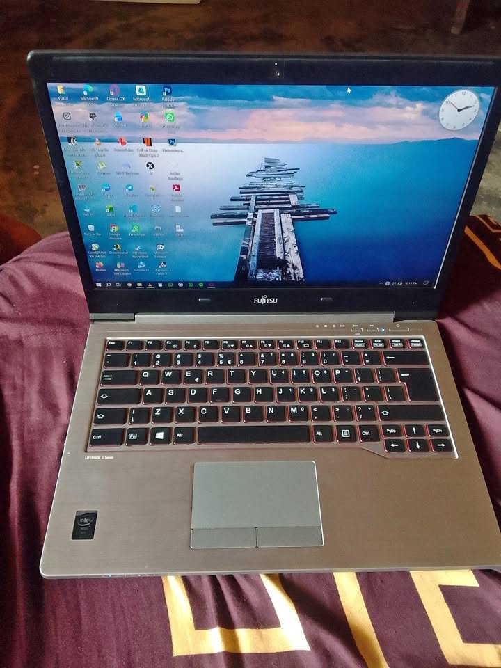 Fujitsu Lifebook u745
