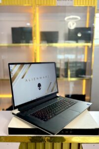 Alienware x17 R2