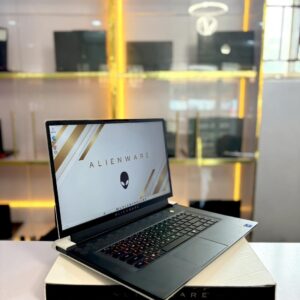 Alienware x17 R2
