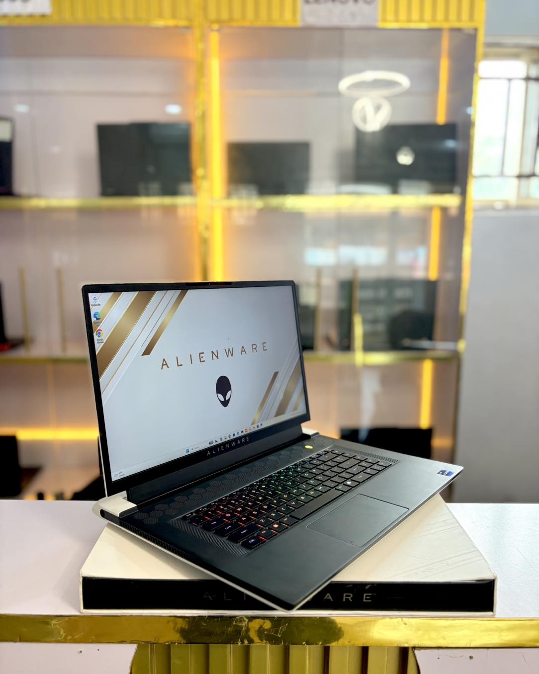 Alienware x17 R2